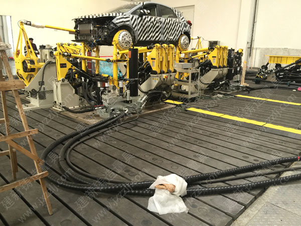 拼接平臺應用在汽車工業